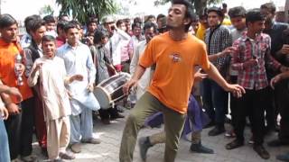 Break Dance At Dhol Beat