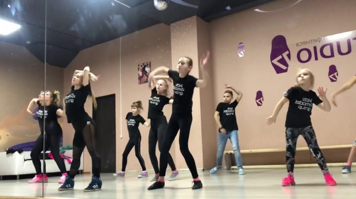 Kids models dancing Vogue street style