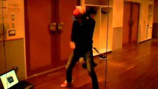 Asian boy killin’ da dougie!!!