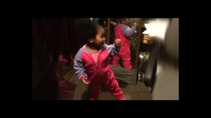 CUTE BABY DANCE TO TEACH ME HOW TO DOUGIE