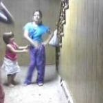 Crazy girl dancing to teach me how to dougie