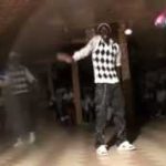 How to do the Dougie Dance  with Chris Brown Sénégal.