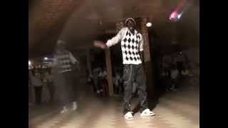 How to do the Dougie Dance  with Chris Brown Sénégal.