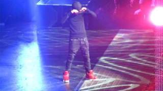 Justin Bieber doing the Dougie and Jerk dance