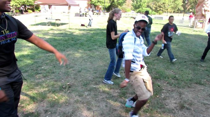 White Girl kills black guy in Dougie Dancing Contest!! Funny