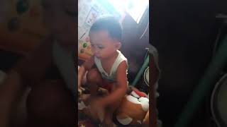 WOW 4 years old dancing krumping. rock n roll..