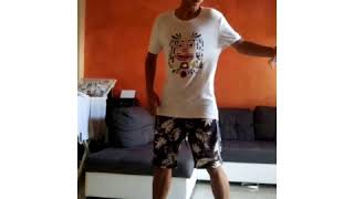 Joven impresiona bailando dubstep