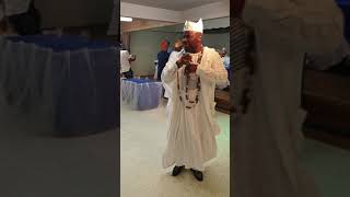 Akinrogun Victor Adewale flexing on the dance floor.