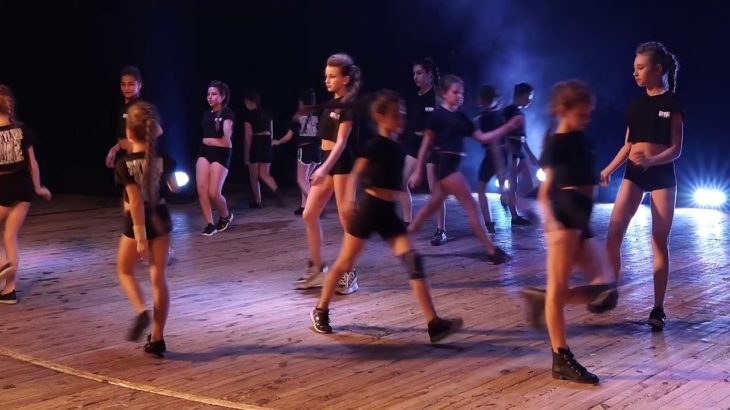 SKYLINE DANCE SCHOOL /KIDS GROUP/VOGUE