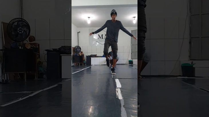 Dias – freestyle Krump and Robot Dance