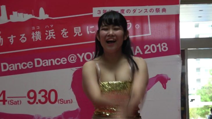 太ももが艶かしいダンス