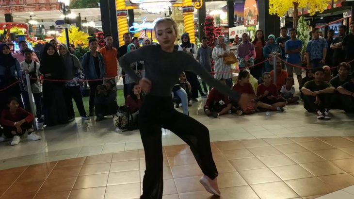APRILWAACK VS MUHAM ( 1V1 open style battle) HAPPY NEW DANCE 2019