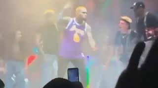 CHRIS BROWN GETTING HYPED AND STARTED KRUMPING WHILE HIS CONCERT …!!!