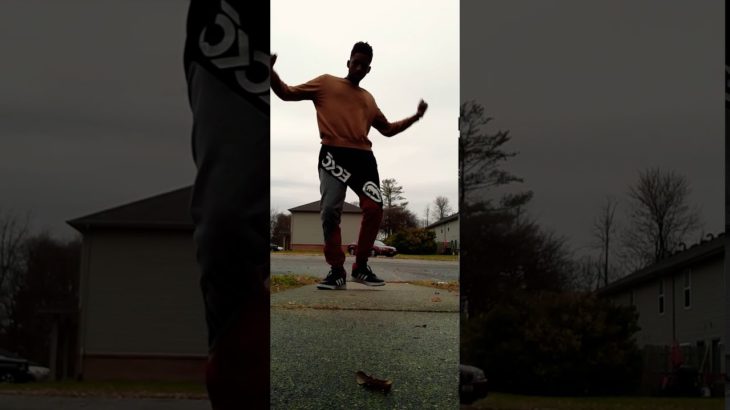 IIIIIII #lilskies #dancer #hiphopfeel #tutting #freestyle #footwork #reverse #poping #krumping