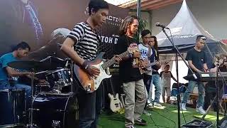 Jawaican Roots Reggae – Singing and Dance