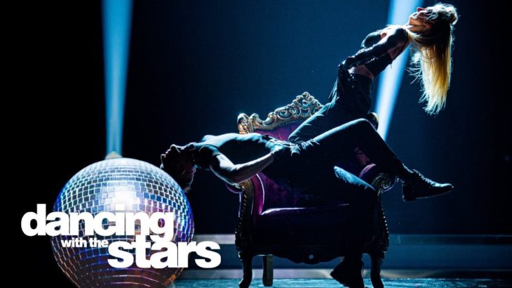 Strike a pose: Jani is helemaal in zijn element op Vogue van Madonna