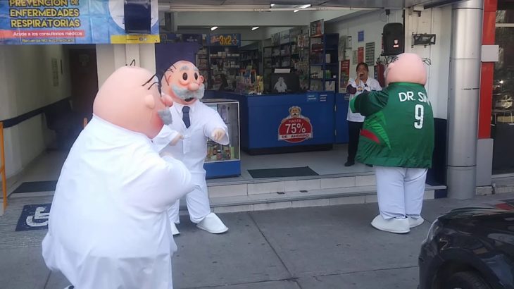Three Dr Simis going nuts, dancing to reggae in Mexico City!