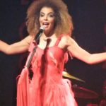 Vanessa da Mata – Dance um reggae comigo — Vermelho