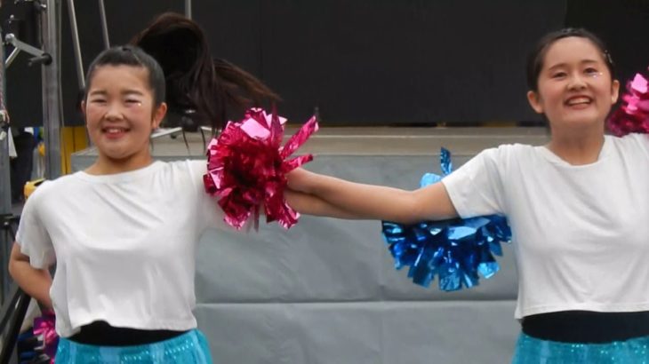 女子高生らによるダンス