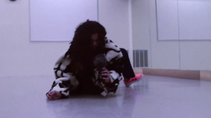 “KHLOE KARDASHIAN MAKEUP TUTORIAL VOGUE” VIDEO INTERPRETED BY TAIGA ULTAN AND WILLOW DUBOSE