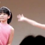 女子小学生のダンスパフォーマンス